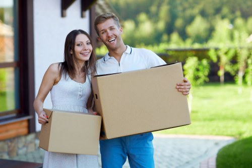 Moving help in New Cross with local streets and residential access
